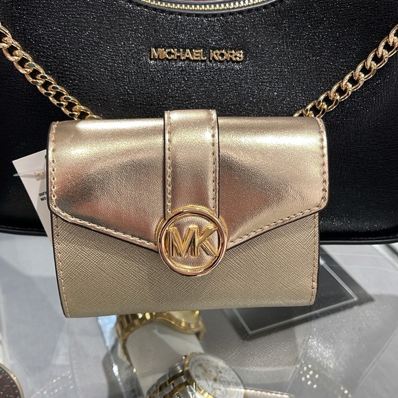 MICHAEL KORS CARMEN MEDIUM LOGO AND FAUX LEATHER WALLET
PALE GOLD 
NWT - Picture 4 of 16